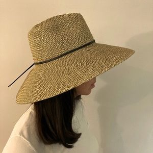 Ale  by Alessandra Sancho Toyo Leather trim 5” wide brim sun hat.